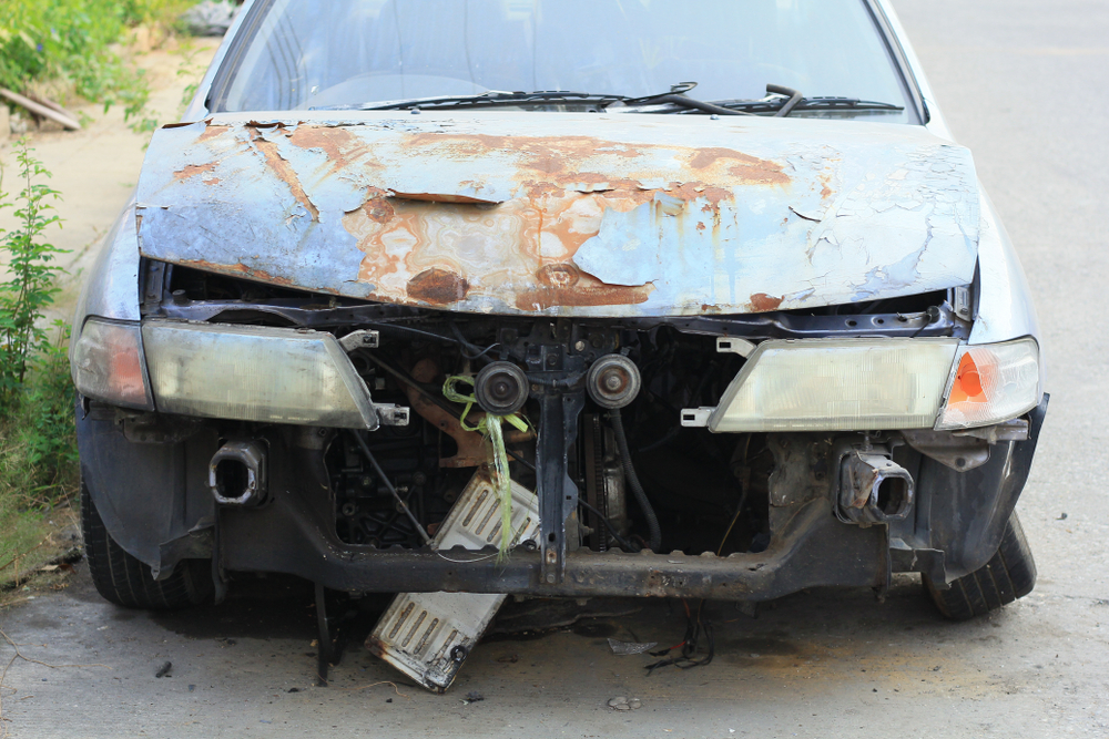 Old,broken,crashed,rusty,car,abandoned